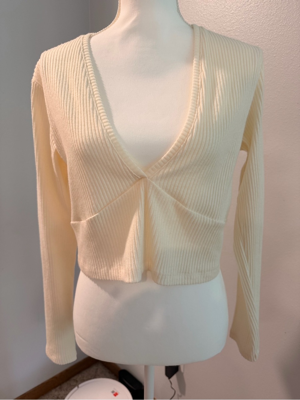 wild fable Cream Ribbed V-Neck Cropped Sweater